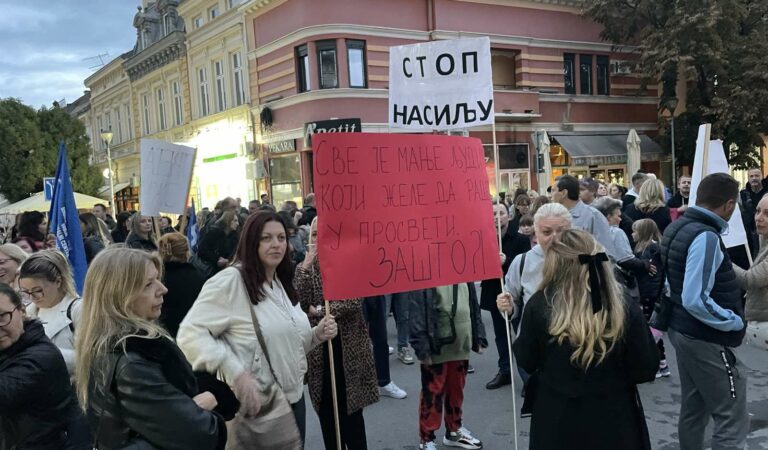 Protestni skup dela zaposlenih u osnovnim i srednjim školama